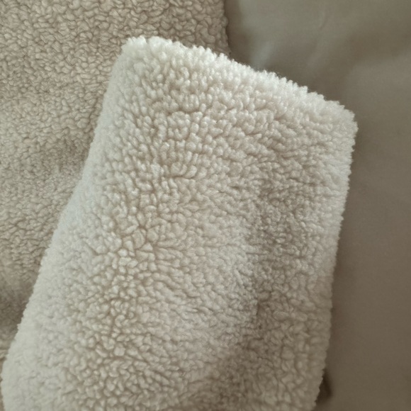 Abercombie & Fitch Ultra Mini Puffer Shearling White - Picture 5 of 5